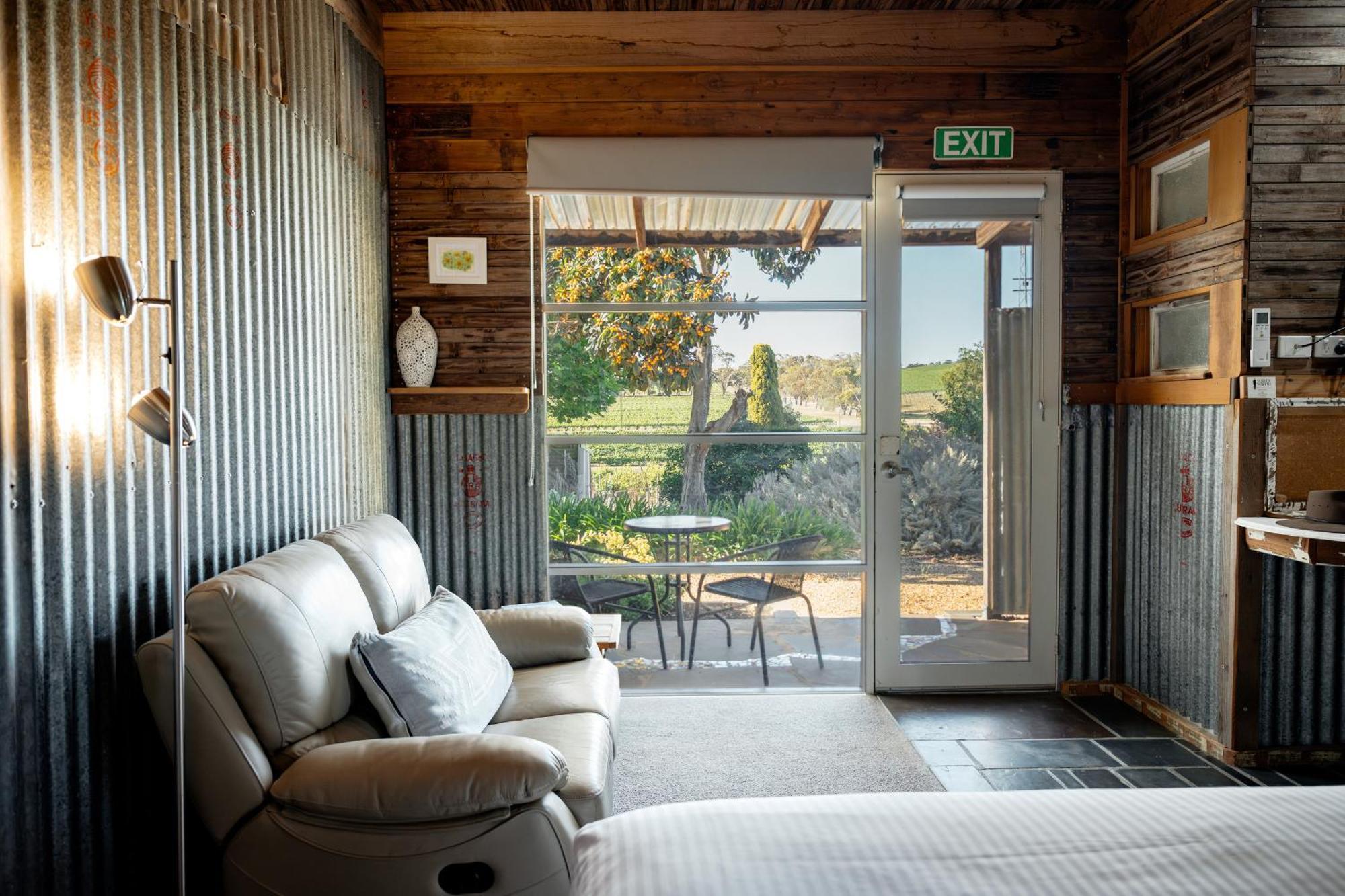 Bed In A Shed Vineyard Stay Watervale Екстер'єр фото